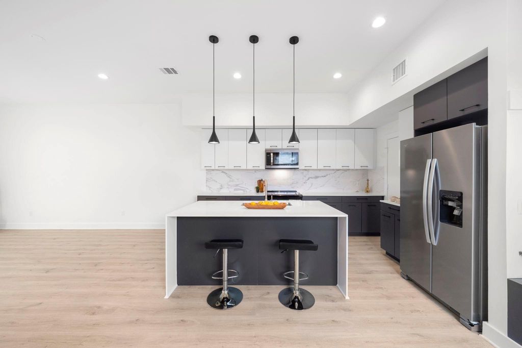 Photo of 1512 Barbee Street #B, Houston, TX 77004 (MLS # 53666215)