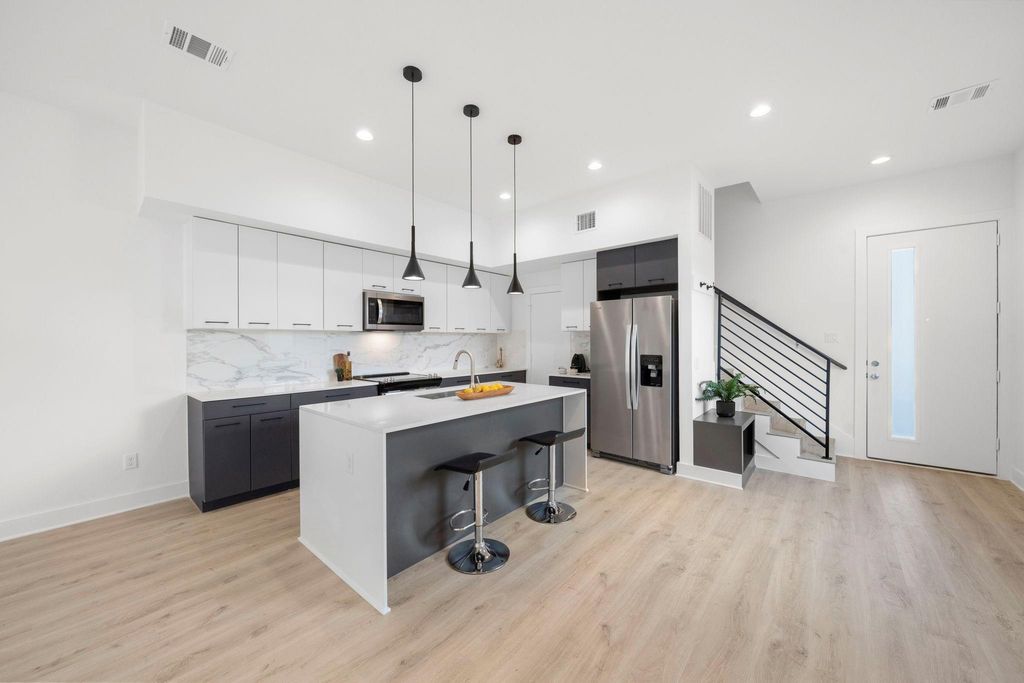 Photo of 1512 Barbee Street #B, Houston, TX 77004 (MLS # 53666215)