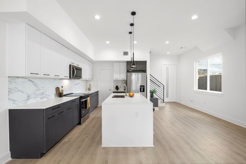 Photo of 1512 Barbee Street #B, Houston, TX 77004 (MLS # 53666215)