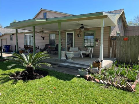 Photo of 2119 6th Avenue N, Texas City, TX 77590 (MLS # 62042106)
