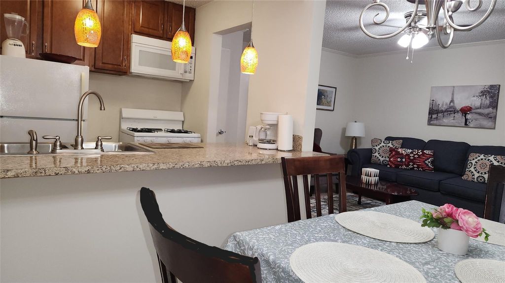 Photo of 4727 W Alabama St Street #105, Houston, TX 77027 (MLS # 71472215)