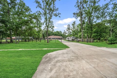 Photo of 90 County Rd 3563, Cleveland, TX 77357 (MLS # 32837750)