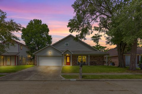 Photo of 13311 Redgate Drive, Houston, TX 77015 (MLS # 3975510)