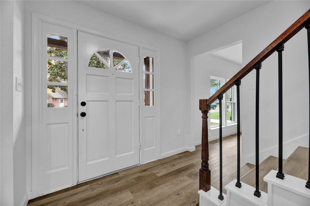 Photo of 2726 Stetson Lane, Houston, TX 77043 (MLS # 46522922)