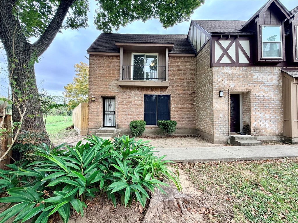 Photo of 811 Threadneedle Street #267, Houston, TX 77079 (MLS # 88122705)