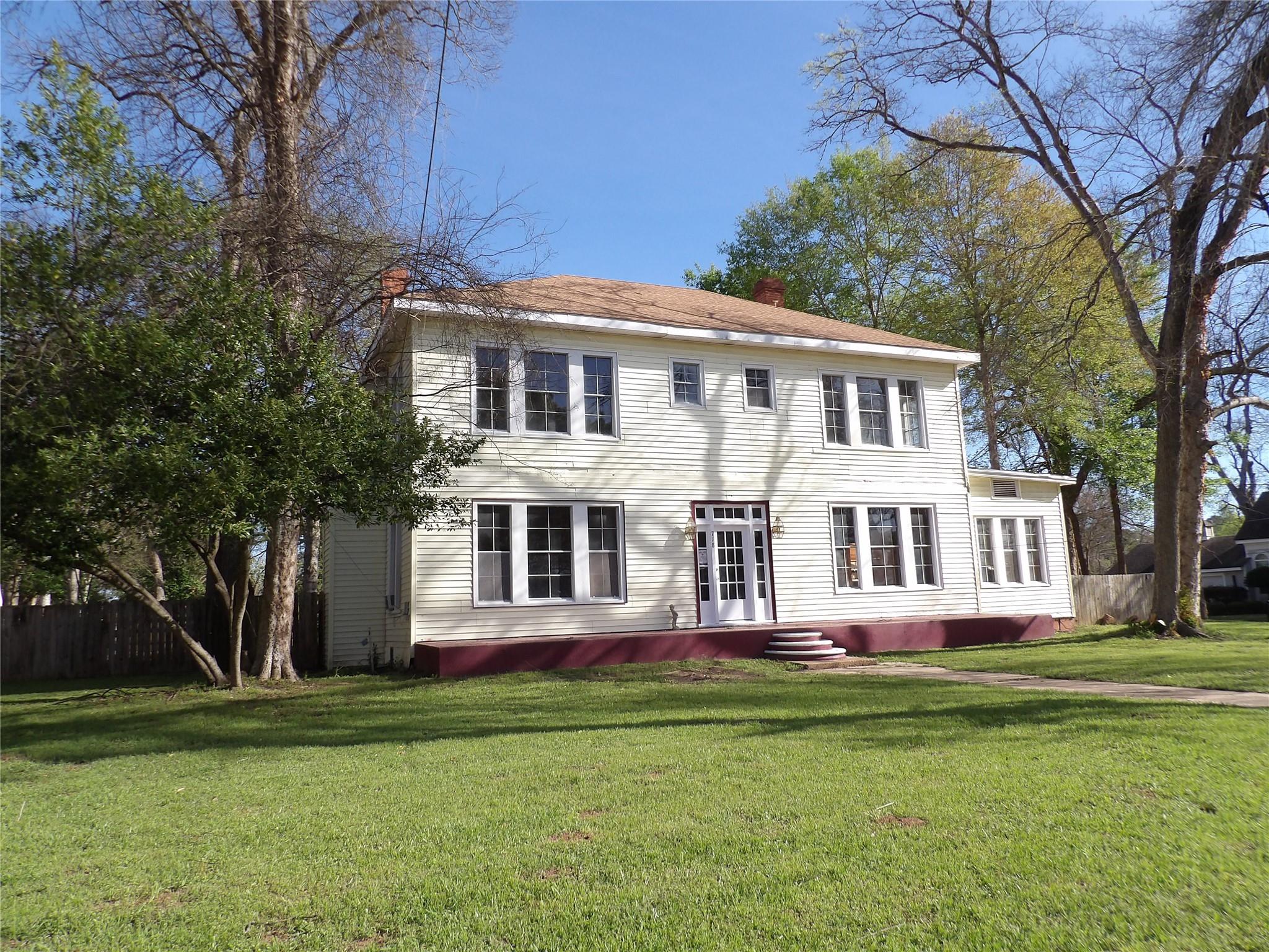 718 E Houston Avenue