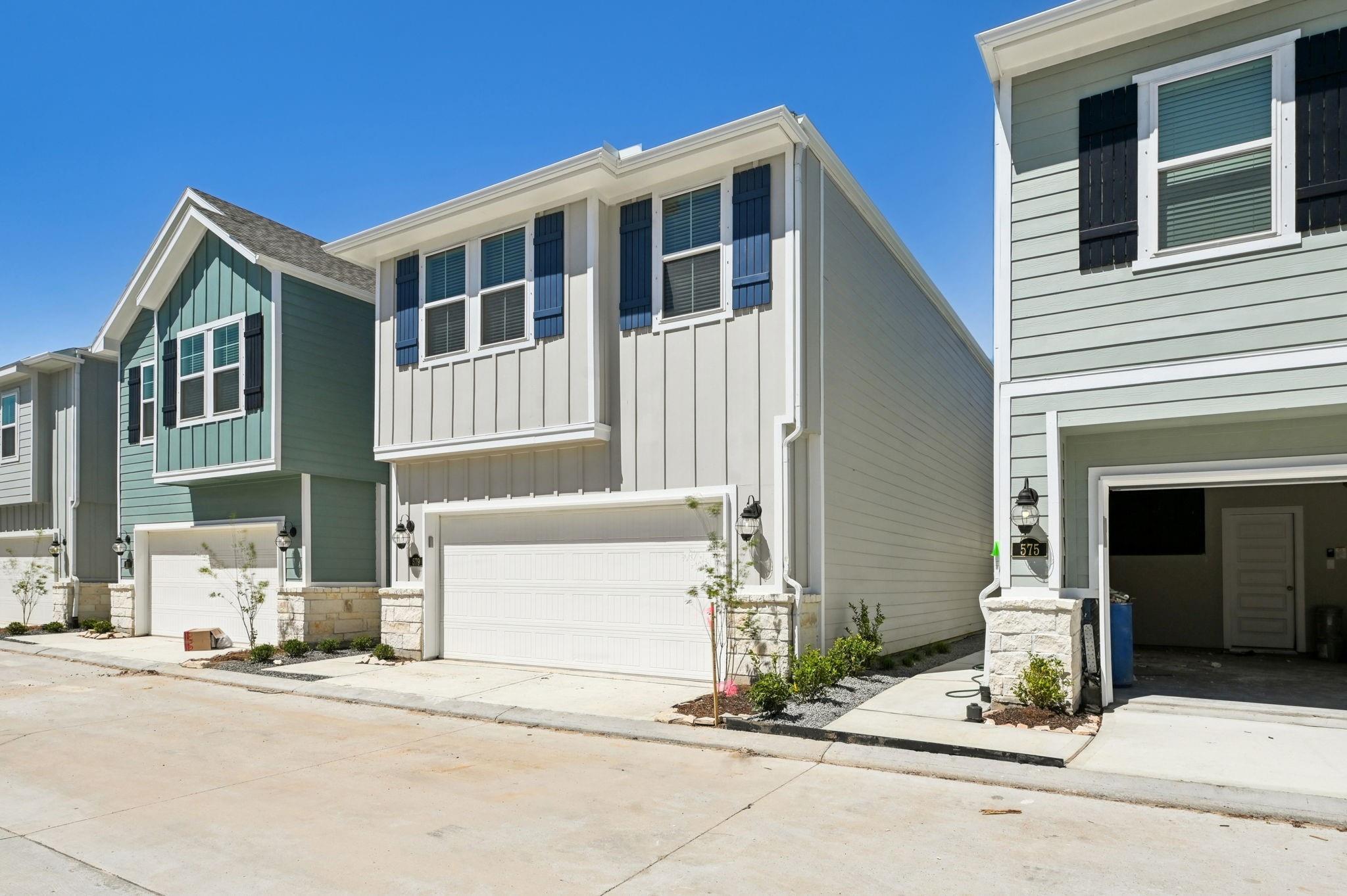 1119 Cedar Place Lane