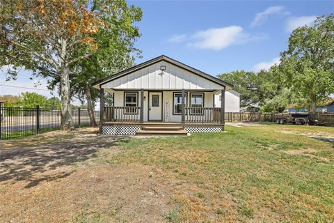 Homes For Sale - 301 S Magnolia Street<br/> Highlands, TX 77562