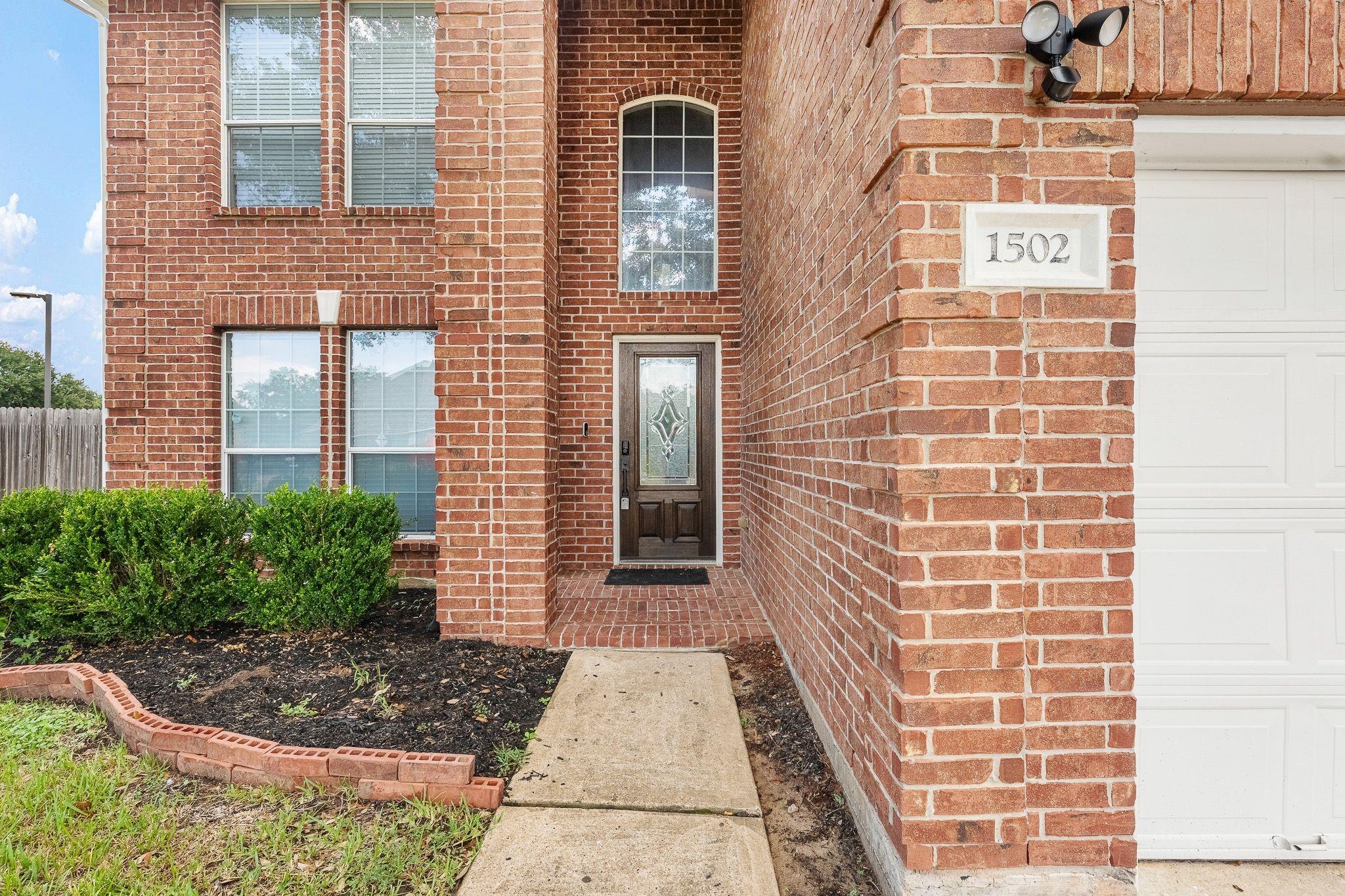1502 Repiton Way