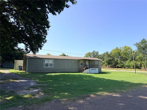 Photo of 320 Houck Street, Buffalo, TX 75831 (MLS # 3611965)