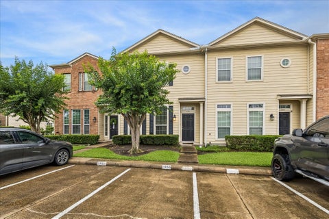 Townhouse For Sale - 1950 Gentryside Drive<br/> Houston, TX 77077