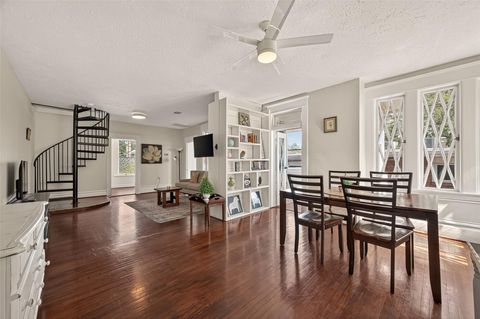 Photo of 324 W Alabama Street, Houston, TX 77006 (MLS # 56508640)