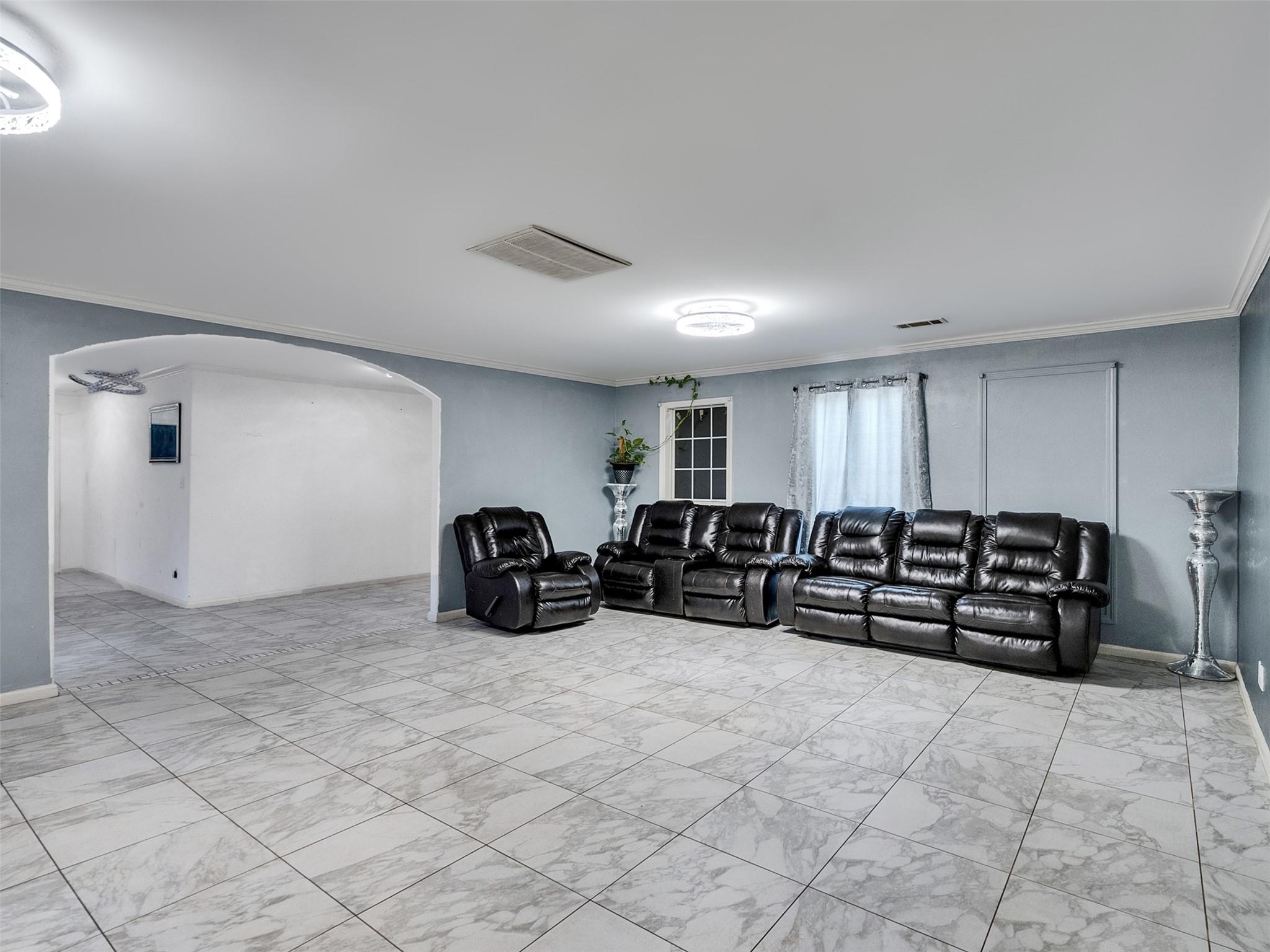 7923 Glenview Drive