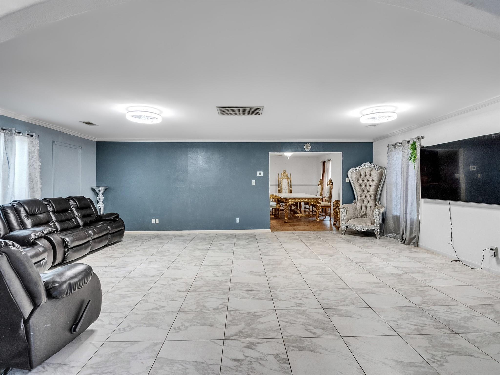 7923 Glenview Drive