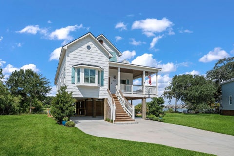 Photo of 3405 Oak Alley Court, Seabrook, TX 77586 (MLS # 34778909)