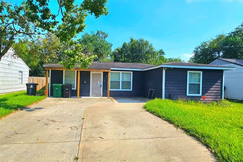 Photo of 5215 Myrtlewood Street, Houston, TX 77033 (MLS # 41713960) Photo of 5215 Myrtlewood Street, Houston, TX 77033 (MLS # 41713960)