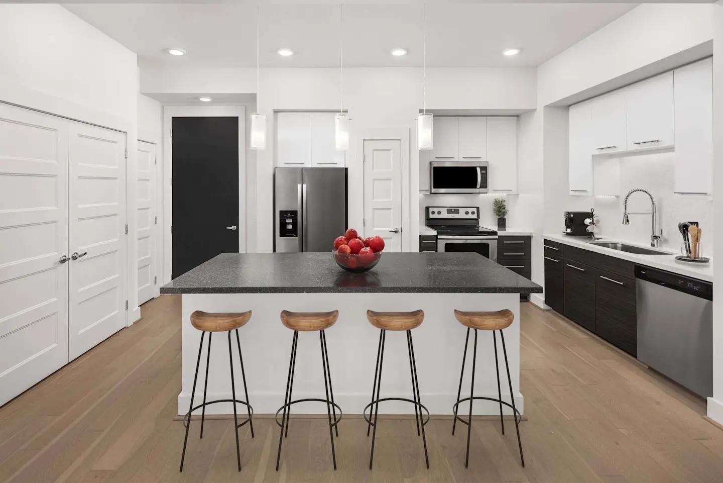 2727 Travis Street 608