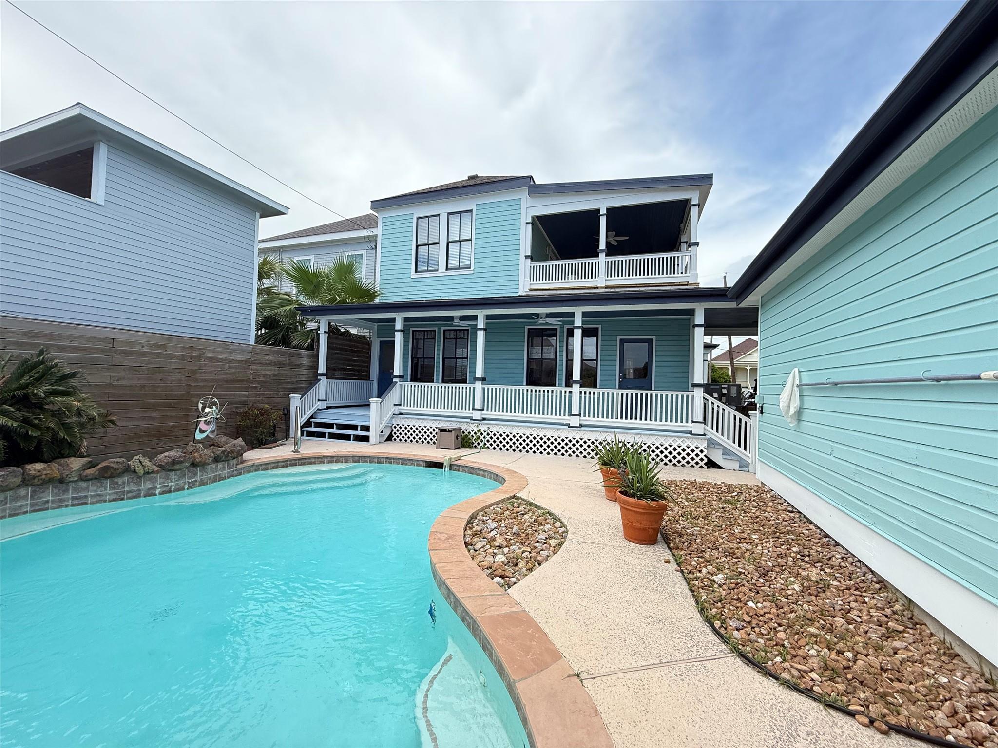 2207 Bernardo De Galvez Avenue