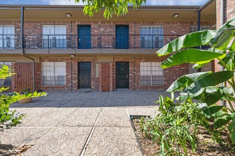 Photo of 11540 Chimney Rock Road #128, Houston, TX 77035 (MLS # 5287612)