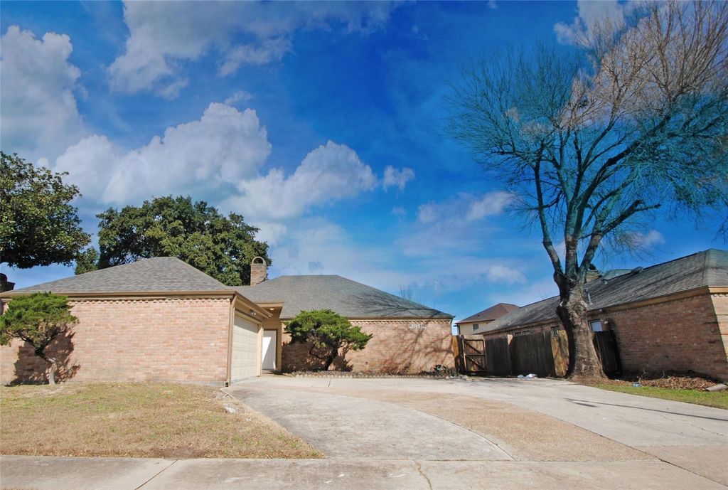 Photo of 12802 Newbrook Drive, Houston, TX 77072 (MLS # 84946490)