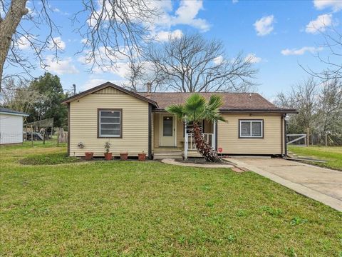 Homes For Sale - 909 Tarpey Road<br/> Texas City, TX 77591