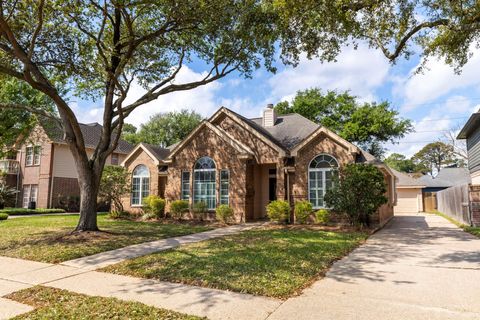 Photo of 1007 Oakland Court, Sugar Land, TX 77498 (MLS # 25808078)