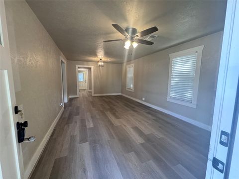 Photo of 510 W Sixth Street, Brenham, TX 77833 (MLS # 10461498)