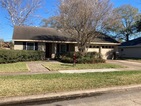 Photo of 9250 Rockhurst Drive, Houston, TX 77080 (MLS # 45685458)