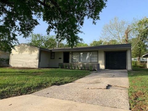 Photo of 5244 Enyart Street, Houston, TX 77021 (MLS # 18100874)