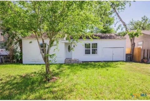 Photo of 1601 E Mimosa Avenue, Victoria, TX 77901 (MLS # 93022798)