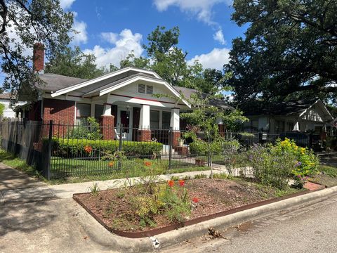 Photo of 4009 Norhill Boulevard, Houston, TX 77009 (MLS # 96655379)