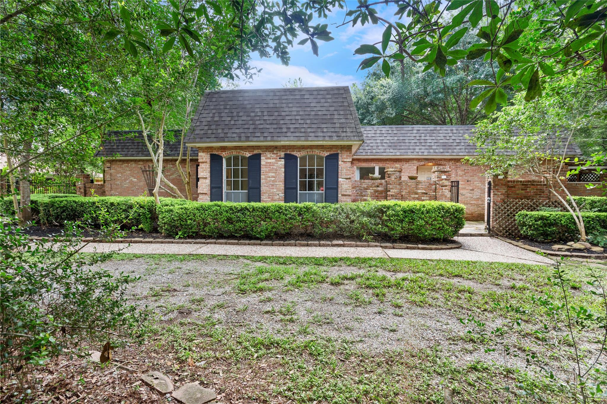 1216 Oak Hollow Drive