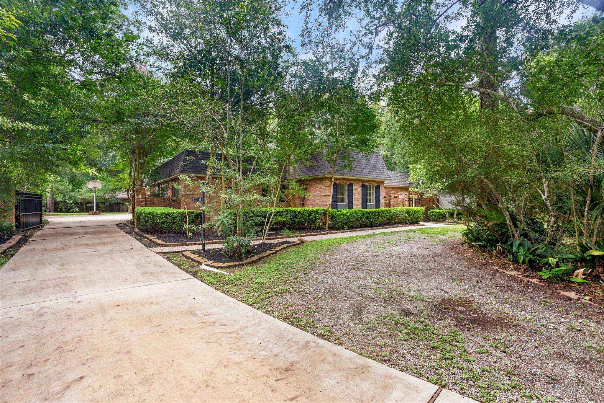 1216 Oak Hollow Drive