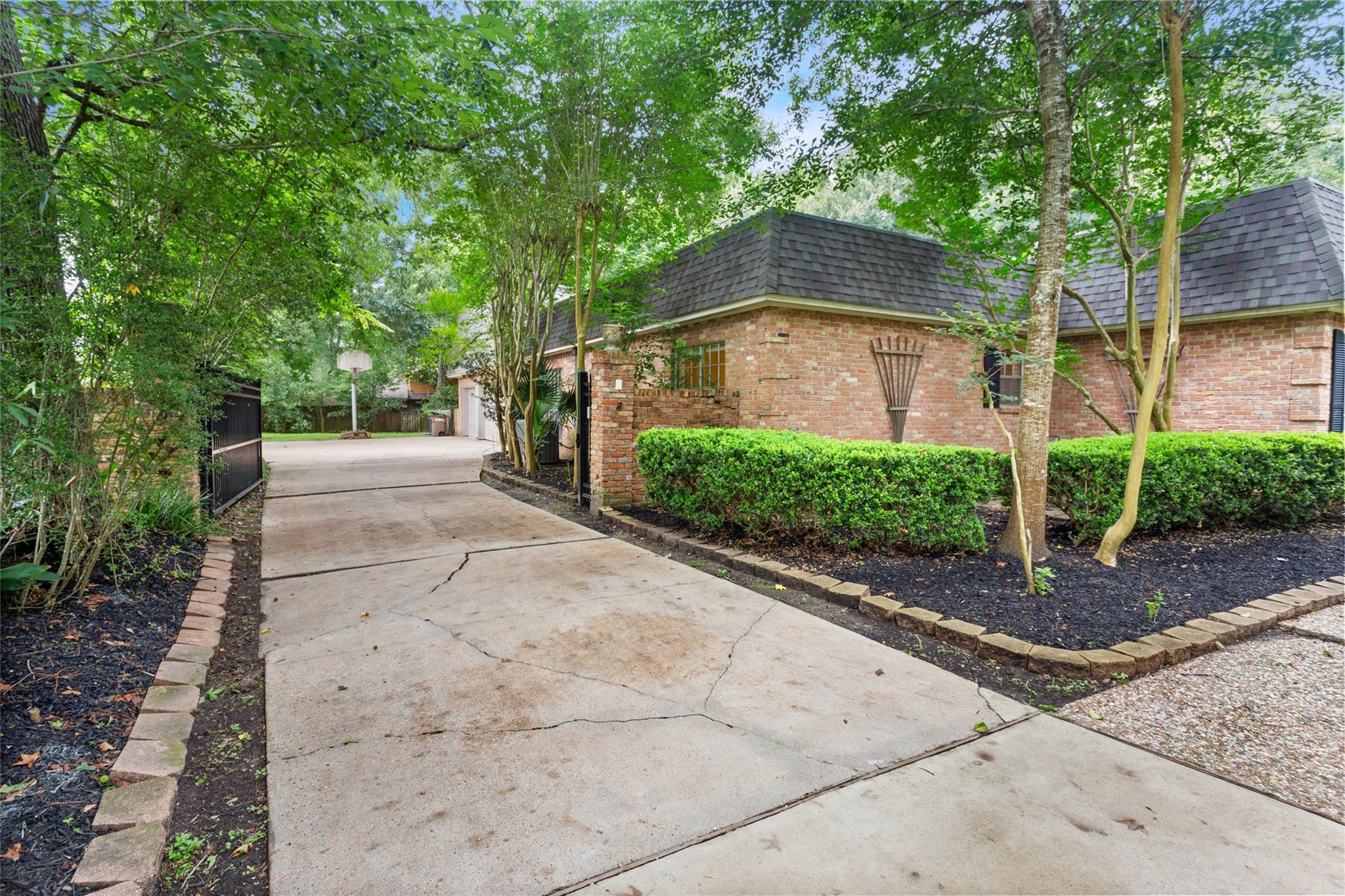 1216 Oak Hollow Drive