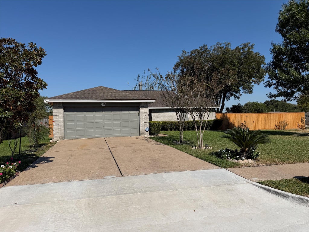 Photo of 455 Oakdale Drive, Stafford, TX 77477 (MLS # 18891866)