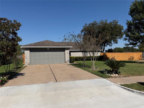 Photo of 455 Oakdale Drive, Stafford, TX 77477 (MLS # 18891866)