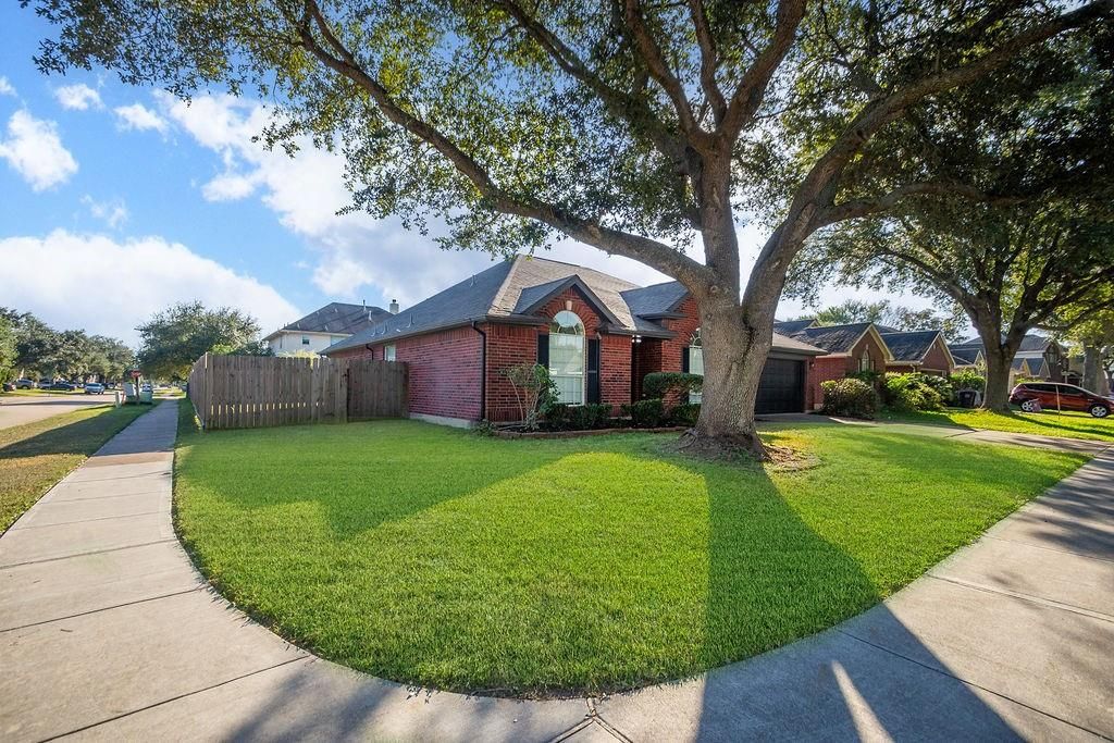 Photo of 3718 Brighton Lane, Pearland, TX 77584 (MLS # 96187217)