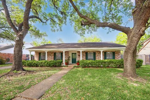 Photo of 7802 Bellerive Drive, Houston, TX 77036 (MLS # 34035853)