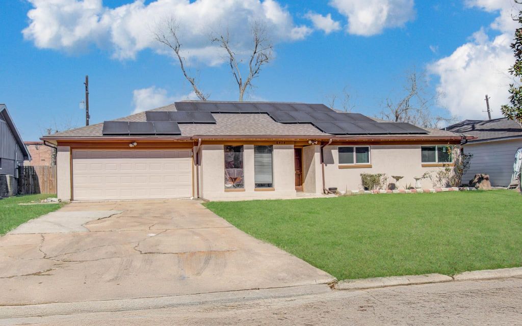 Photo of 6414 Indigo Street, Houston, TX 77074 (MLS # 27076837)