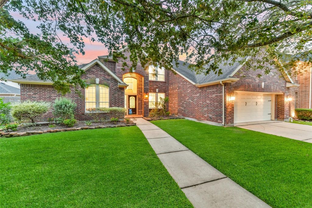 Photo of 109 Grand Creek Drive, League City, TX 77573 (MLS # 48373410)