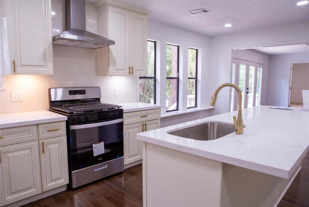 Photo of 1710 Hill Top Lane Ln, Kingwood, TX 77339 (MLS # 88286004)