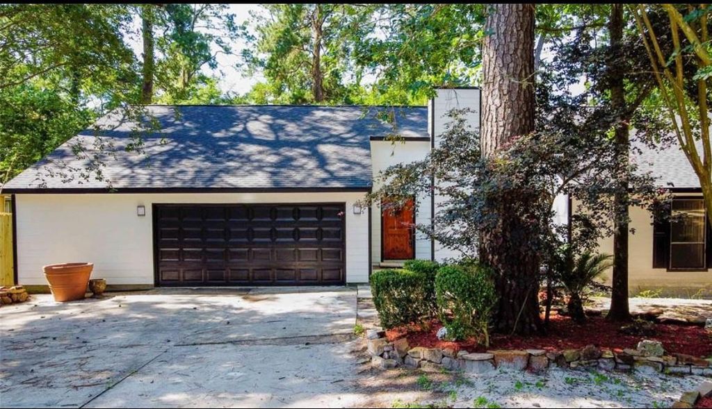 Photo of 1710 Hill Top Lane Ln, Kingwood, TX 77339 (MLS # 88286004)