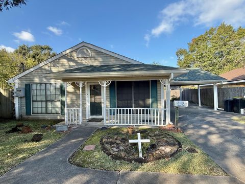 Photo of 906 Montrose Street, Port Neches, TX 77651 (MLS # 98043901)