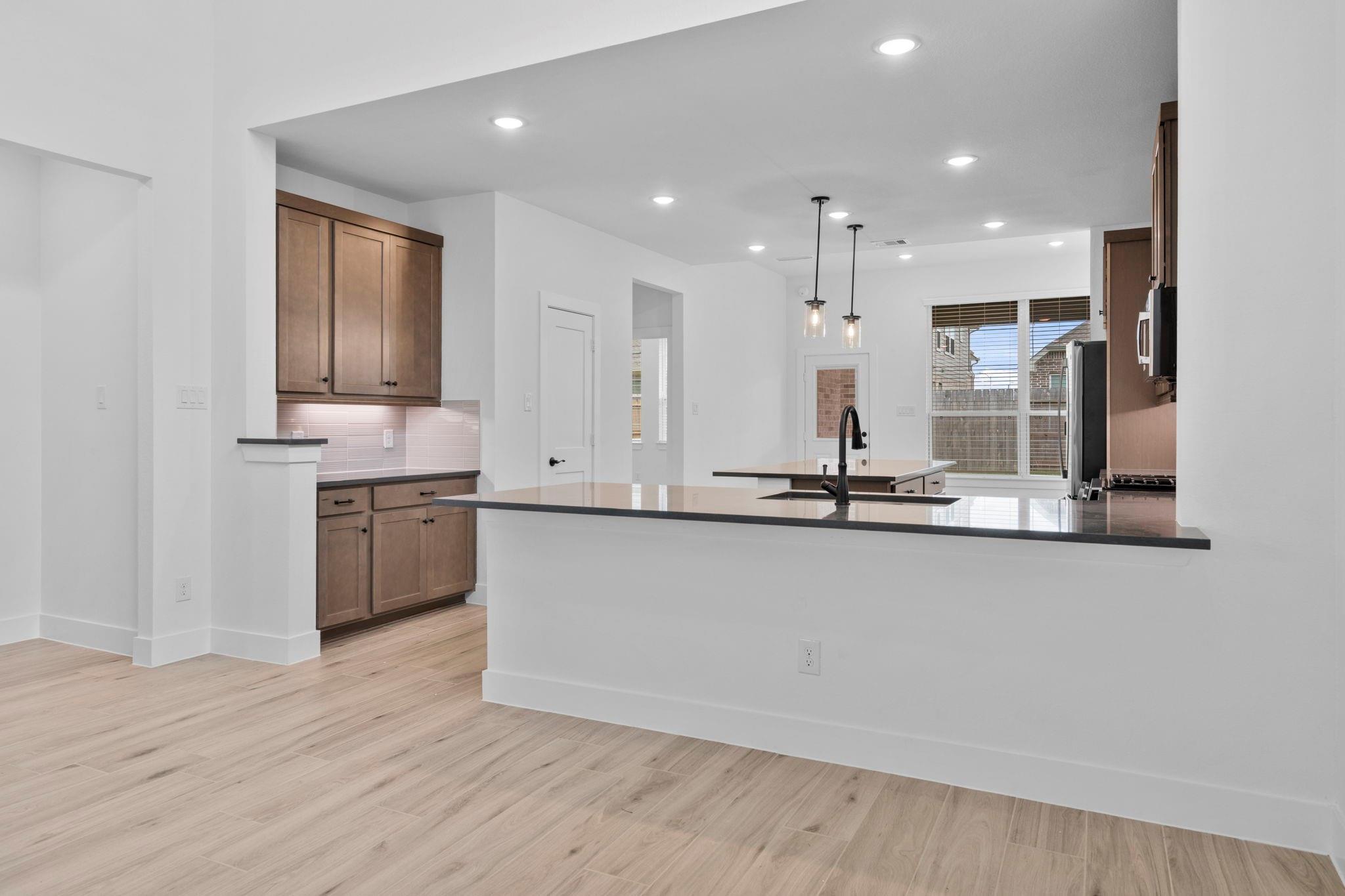 2315 Garden Arbor