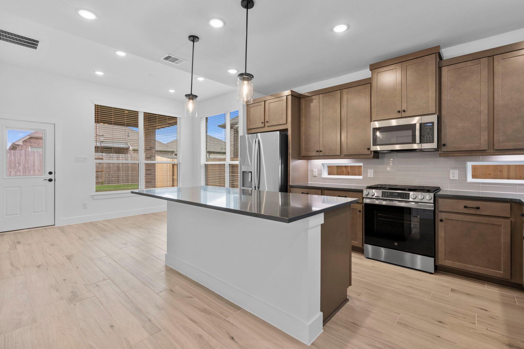 2315 Garden Arbor