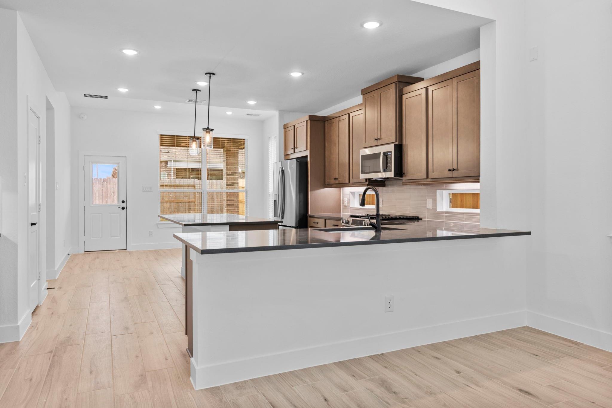 2315 Garden Arbor