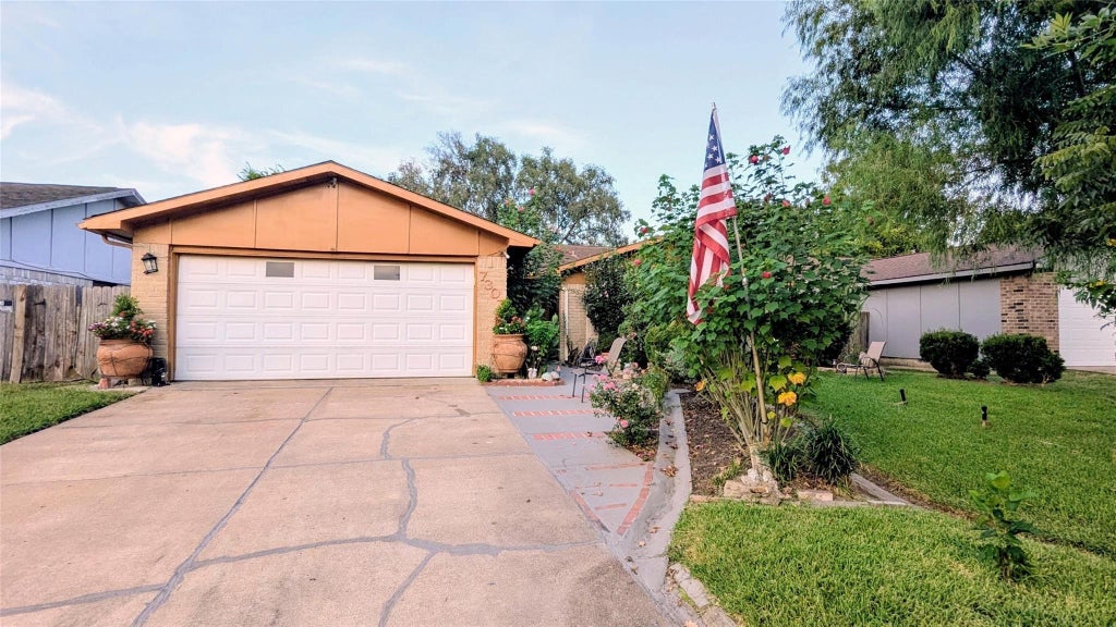 Photo of 7307 La Granada Drive, Houston, TX 77083 (MLS # 23103485)
