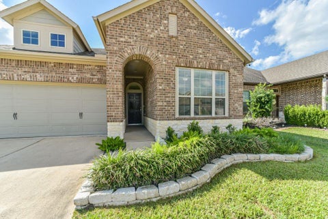 Photo of 123 Castlegate Lane, Houston, TX 77065 (MLS # 53423469)