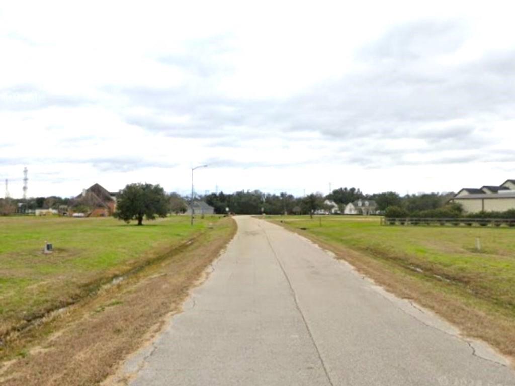 13711 Lake Ridge Drive
