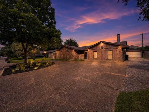 Homes For Sale - 4208 Pine Shadows Street<br/> Galveston County, Dickinson, TX 77539